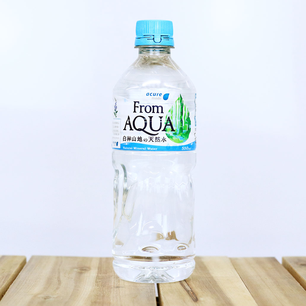 From AQUA 白神山地の天然水　550ml  24本