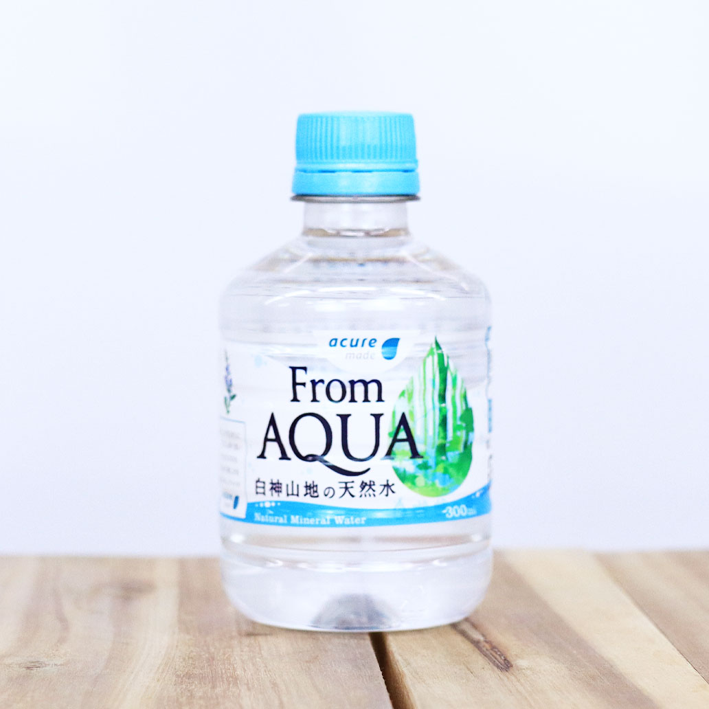 From AQUA 白神山地の天然水　300ml  24本